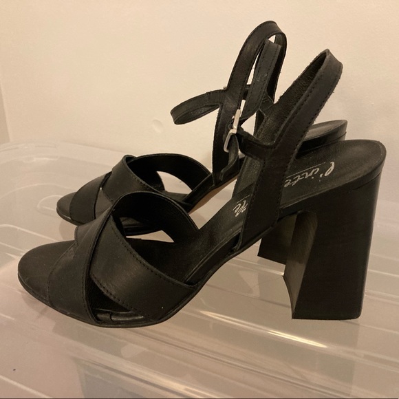 Chunky leather open toed heels - Picture 2 of 8